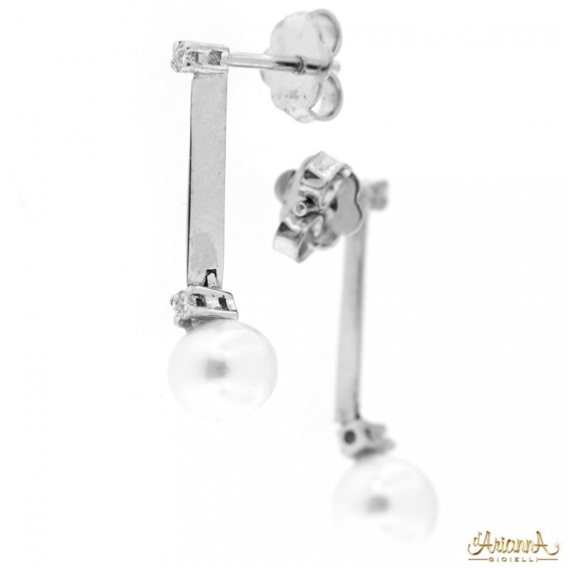 Orecchini in oro bianco 18kt con Perla e diamanti