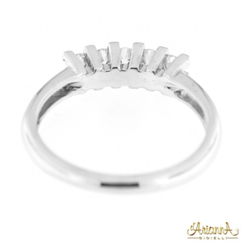Anello fedina in oro bianco 18 kt con diamanti 0.35ct G VS