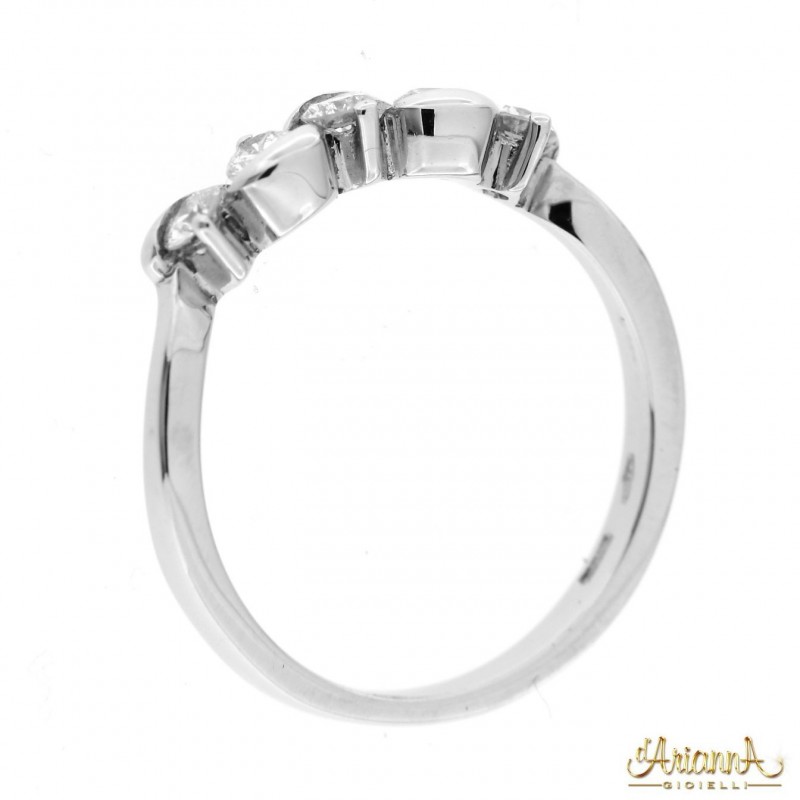 Fedina oro bianco 18kt con 5 diamanti 0.43ct colore G purezza VS2