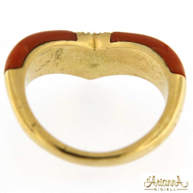 Anello in Corallo in oro giallo con diamanti ct.0,08