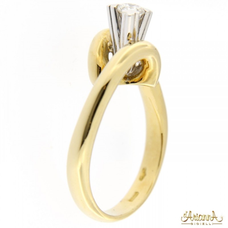 Anello di Fidanzamento in oro giallo e bianco 18kt con diamante 0,22 ct colore G purezza VS2