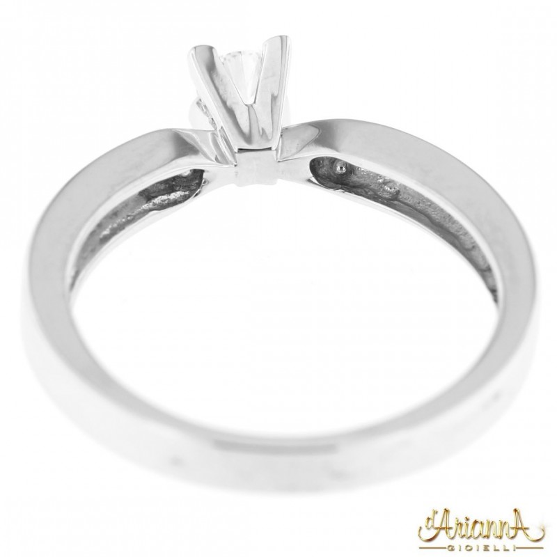 Anello di Fidanzamento in oro bianco 18kt e diamanti 0,21ct. colore F purezza VS2