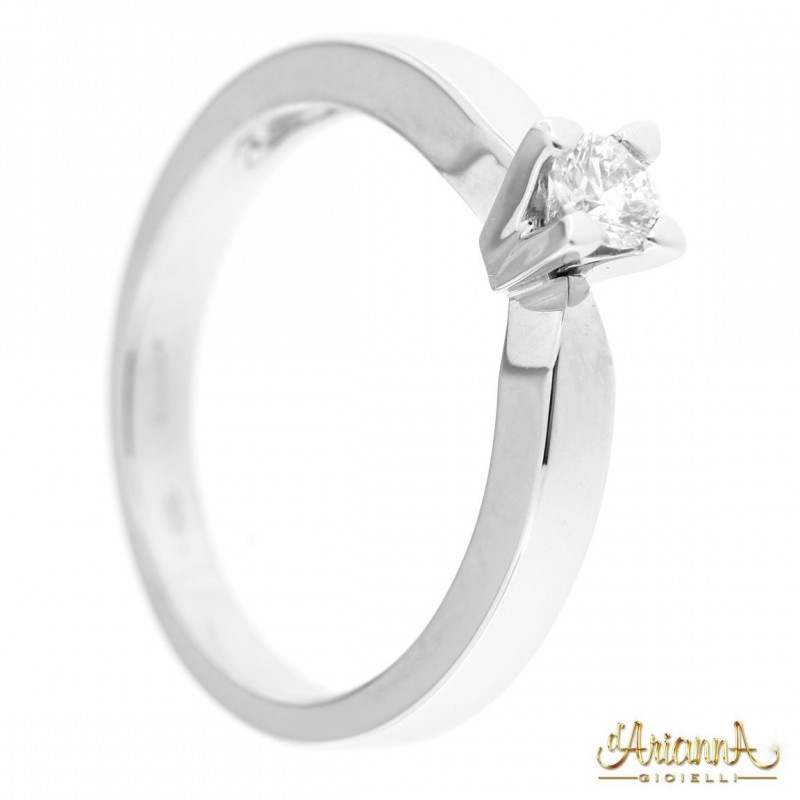 Anello di Fidanzamento in oro bianco 18kt e diamanti 0,21ct. colore F purezza VS2