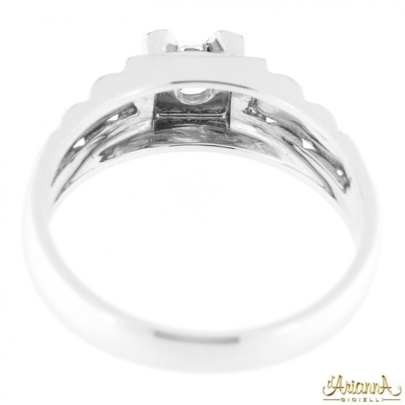 Anello solitario Uomo in oro bianco 18kt e diamante 0,19ct.