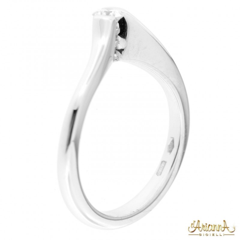 Anello di Fidanzamento in oro bianco 18kt con diamante 0,20ct colore G purezza VS2