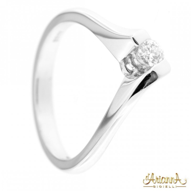 Anello di Fidanzamento in oro bianco 18kt con diamante 0,20ct colore G purezza VS2