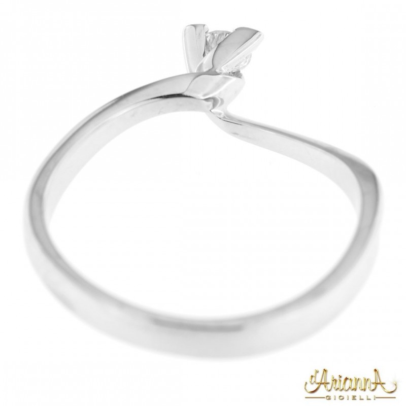 Solitario in oro bianco 18kt con diamante 0.15ct. colore F purezza VS2
