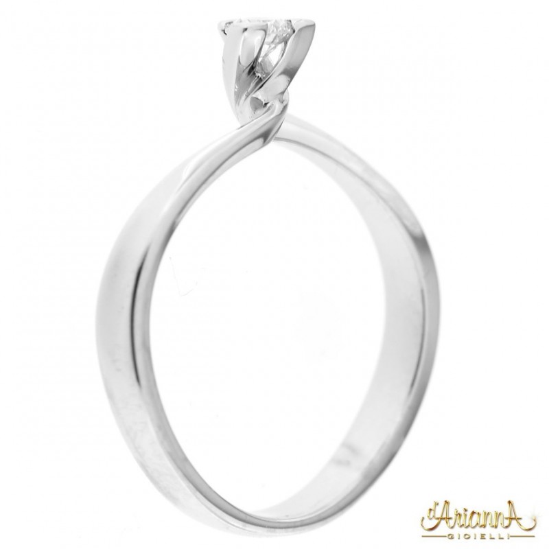 Solitario in oro bianco 18kt con diamante 0.15ct. colore F purezza VS2