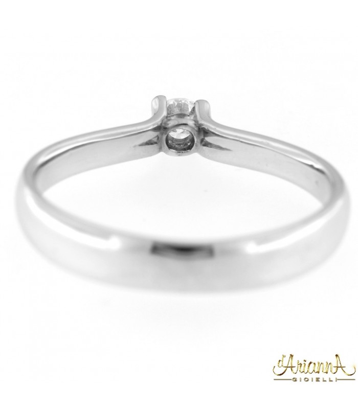 Solitario in oro bianco 18kt con diamante 0,12ct. colore G purezza VS2