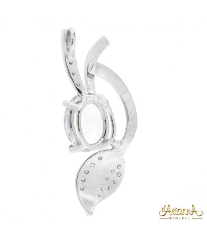 Ciondolo in oro bianco 18kt con Acquamarina 1,95ct e diamanti 0.08ct.