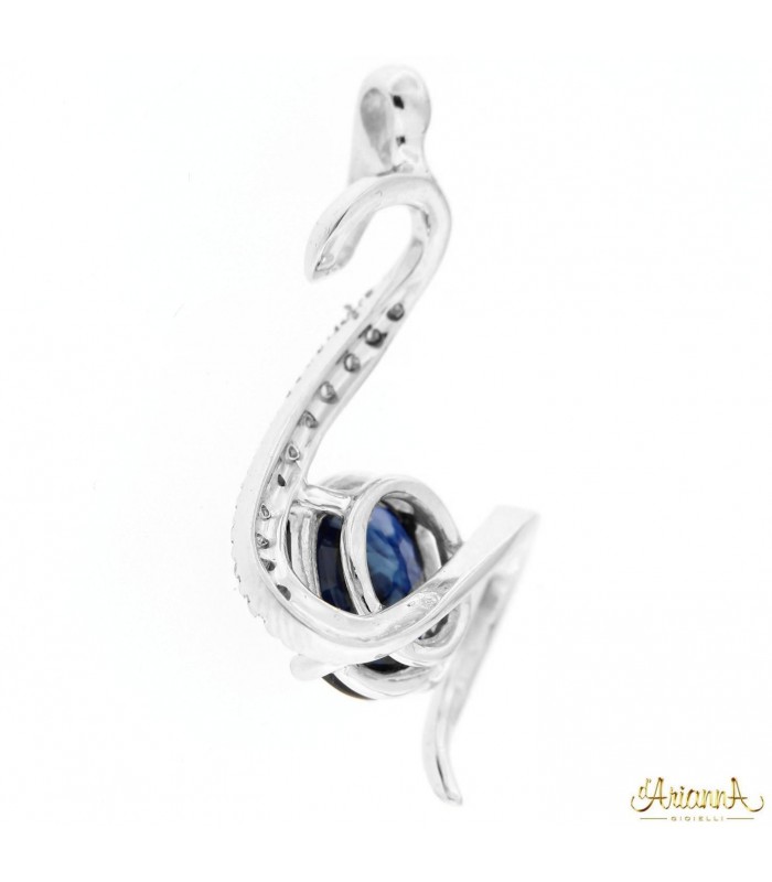 Ciondolo in oro bianco 18kt con Zaffiro 2,22ct. e diamanti