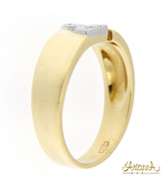 Anello in oro giallo 18kt con iniziale T e diamanti 0,03ct.