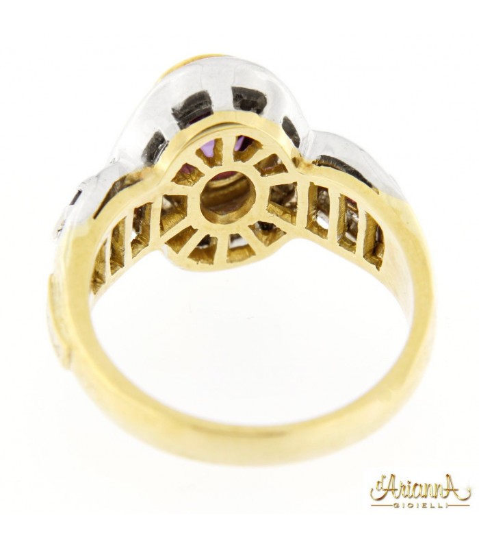 Anello in oro 18kt bicolore giallo e bianco con rubino centrale 1,40ct. e diamanti a contorno 0.52ct.
