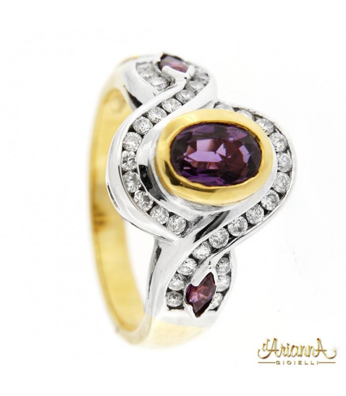 Anello in oro 18kt bicolore giallo e bianco con rubino centrale 1,40ct. e diamanti a contorno 0.52ct.