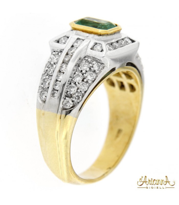 Anello in oro bicolore giallo e bianco 18kt con Smeraldo 0,71ct e diamanti 0.80 ct
