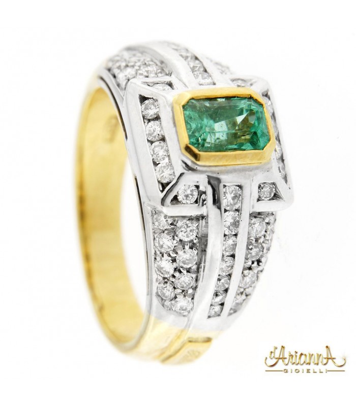 Anello in oro bicolore giallo e bianco 18kt con Smeraldo 0,71ct e diamanti 0.80 ct