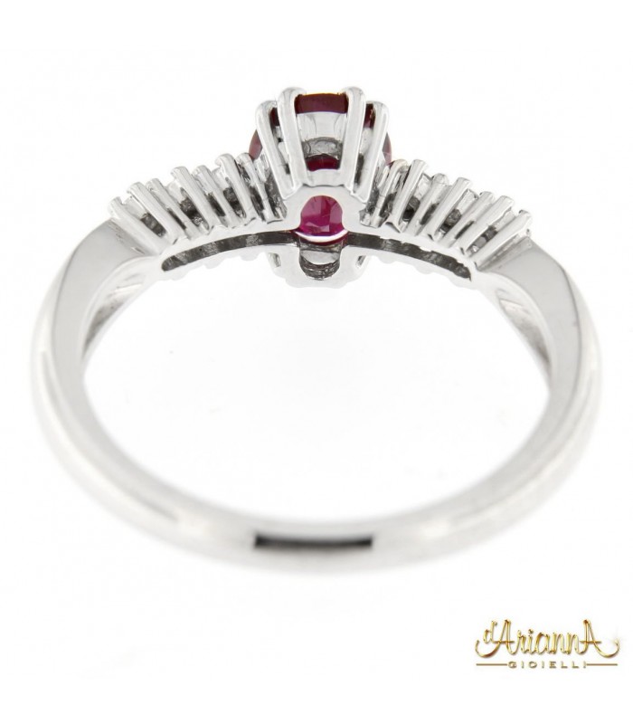 Anello in oro bianco 18kt con Rubino ovale 1.20ct. e diamanti 0.08ct.