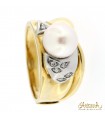 Anello bicolore con Perla in oro  giallo e bianco con diamanti 0.06ct.