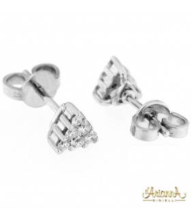 Orecchini triangolo in oro bianco 18kt e diamanti 0,23ct. G VS2