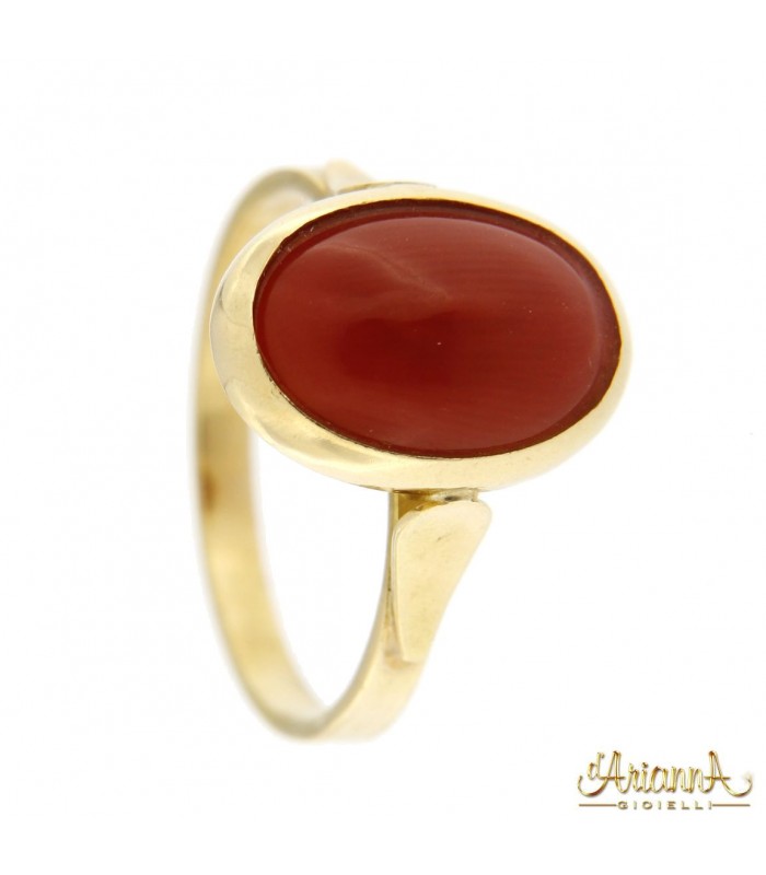 Anello con Corallo cabochon in oro giallo 18kt