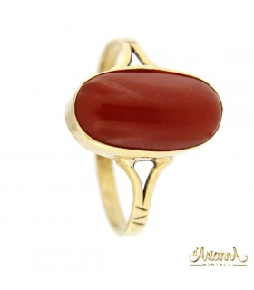 Anello con Corallo cabochon in oro giallo 18kt
