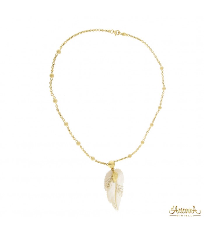 Collana in oro bianco 18kt con ciondolo Foglia di Madreperla