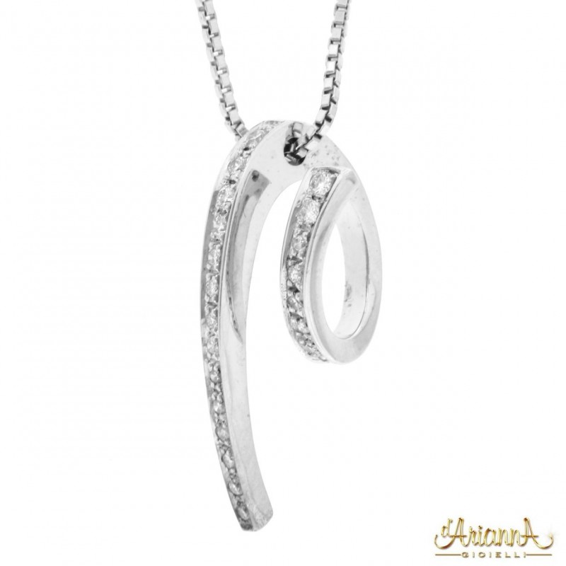 Ciondolo Fantasia in oro bianco 18kt e diamanti 0,22ct. incluso di collana in oro 18kt