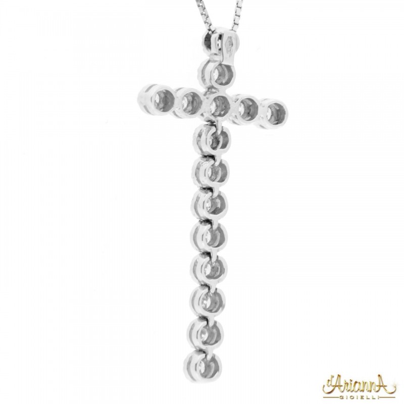 Croce in oro bianco 18kt con diamanti 0,41ct. inclusa di collana in oro 18kt